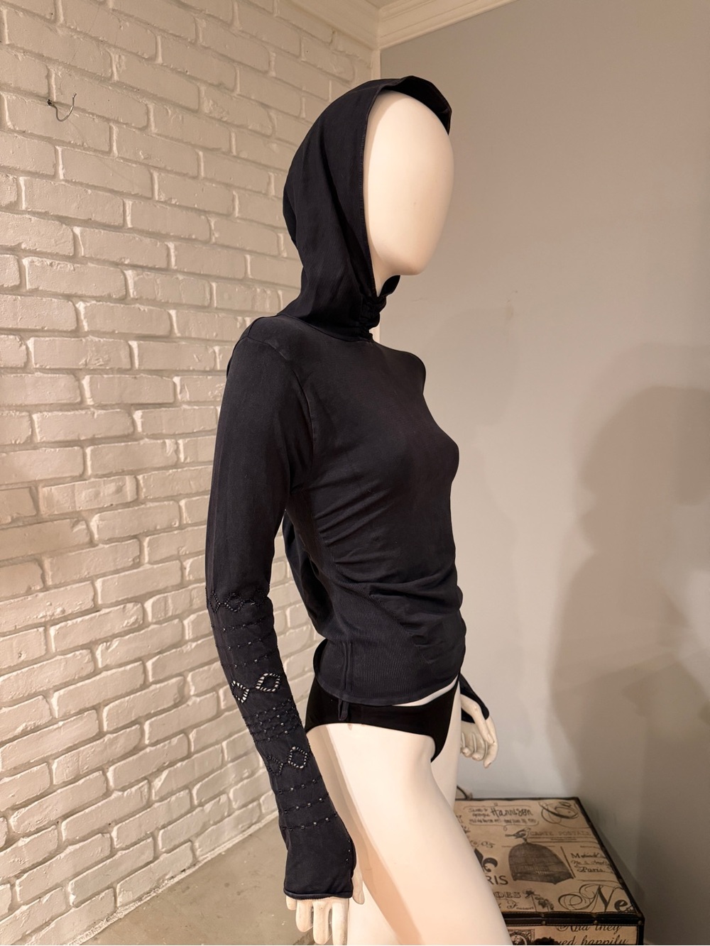 FP Movement Washed Black Hooded Long Sleeve Fitted Performance Thumbholes NWOT - Picture 5 of 16